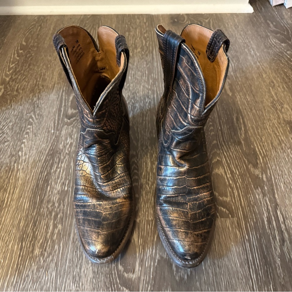 Elegant Brown Croc-Embossed Heeled Boots